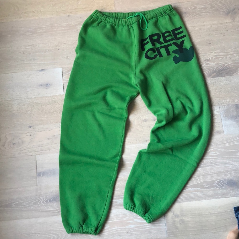Kelly green Freecity logo sweatpants